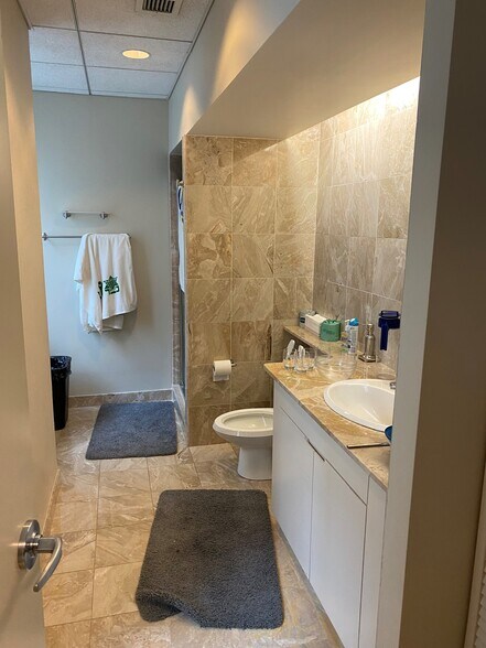 More Photos Of 633 Third Ave, New York Office For Sale