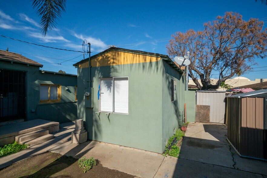 More Photos Of 929-933 W 7th St, Corona Apartments For Sale