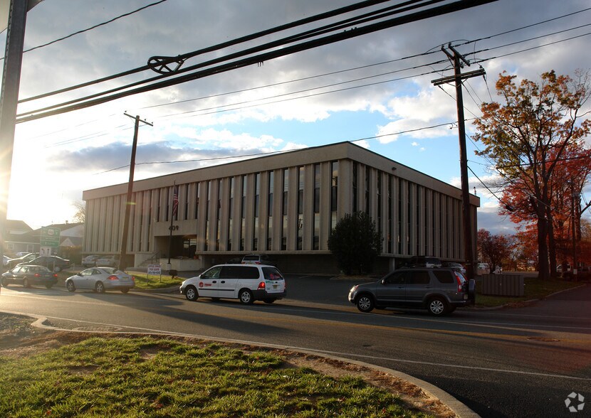 More Photos Of 409 Minnisink Rd, Totowa Office For Lease