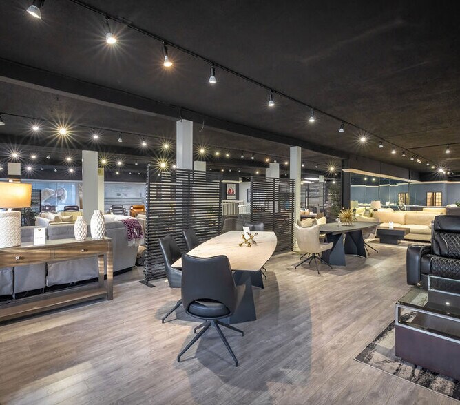 More Photos Of 32009 S Fraser Way, Abbotsford Storefront For Sale