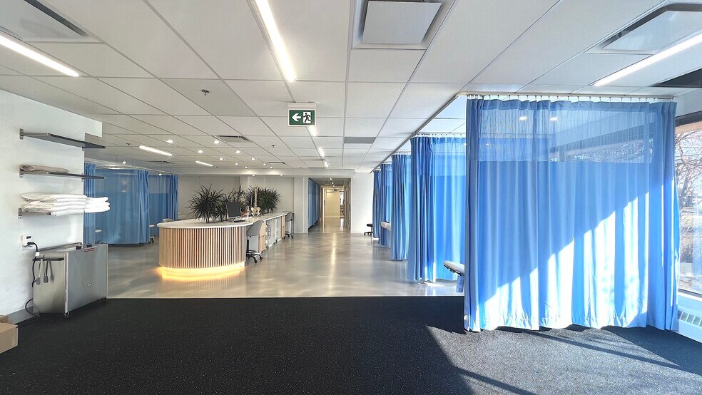 More Photos Of 290 Midpark Way SE, Calgary Medical For Lease