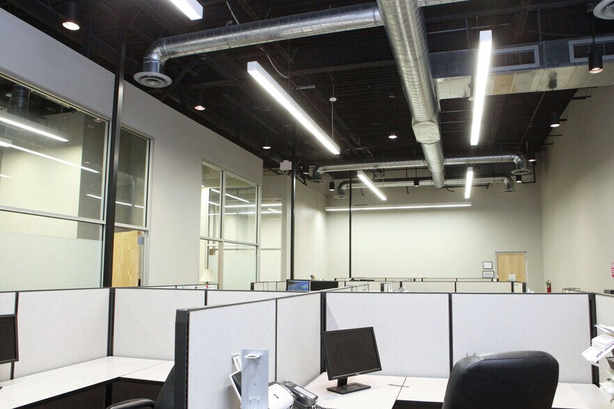 More Photos Of 817 E 4th St, Tulsa Showroom For Sale