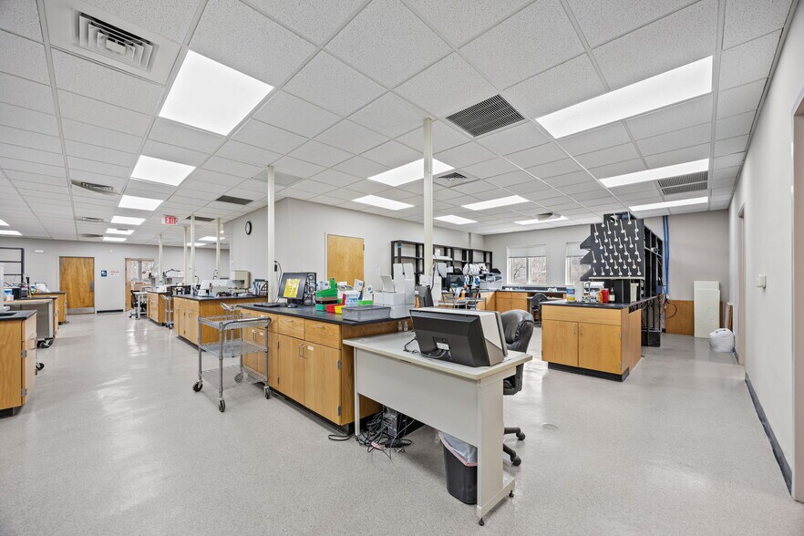 More Photos Of 9 Walden Ridge Dr, Asheville Medical For Lease