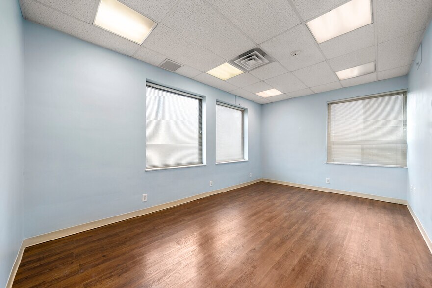 More Photos Of 2083 Center Ave, Fort Lee Medical For Lease