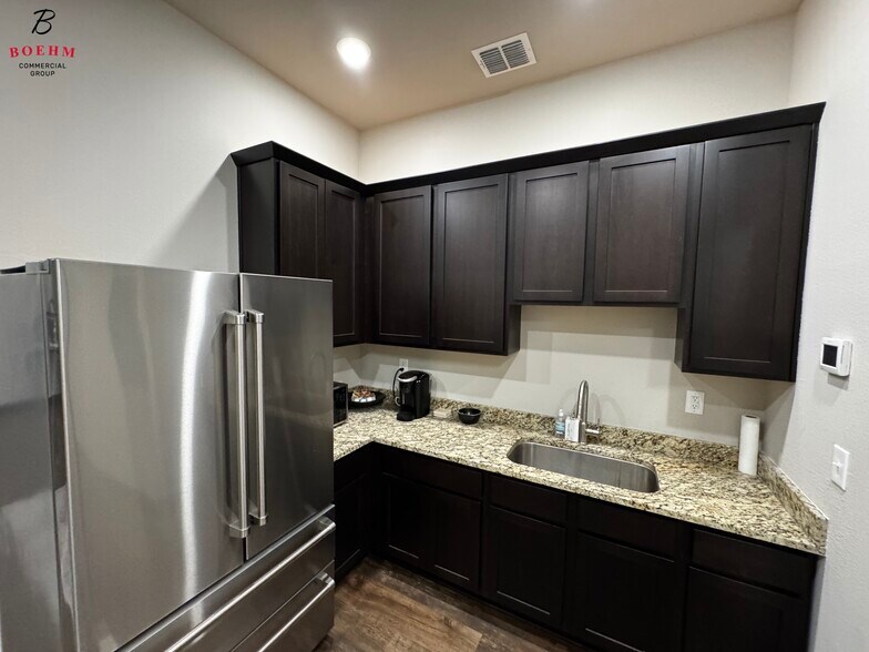 More Photos Of 12 Truss Dr, Boerne Freestanding For Lease