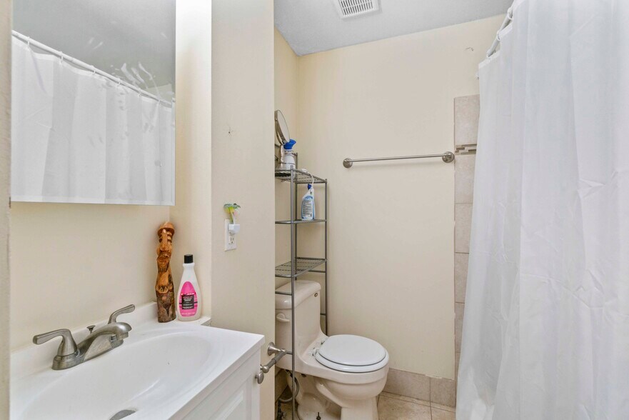 More Photos Of 5009 Roland Ave, Baltimore Multifamily For Sale