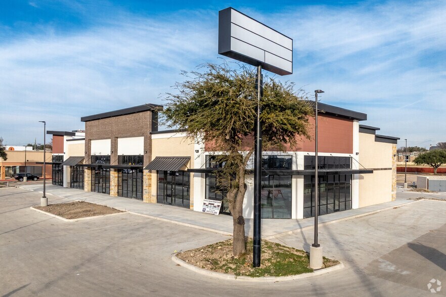 More Photos Of 1700 N Central Expy, Plano Storefront Retail Office For Lease