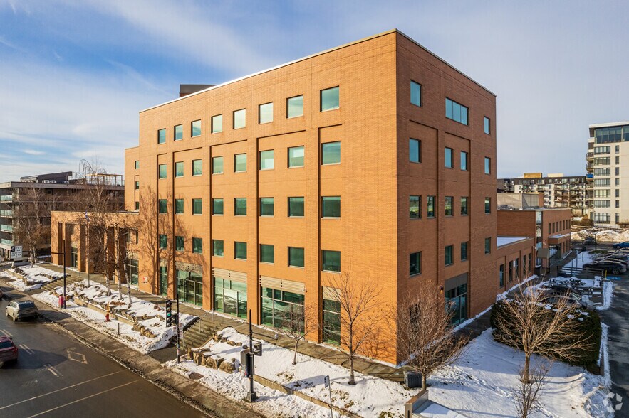 More Photos Of 9405 Rue Sherbrooke E, Montréal Office For Lease