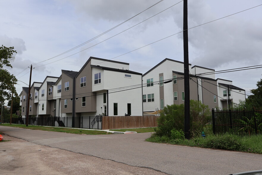 More Photos Of 2818 Fay St, Houston Industrial For Sale