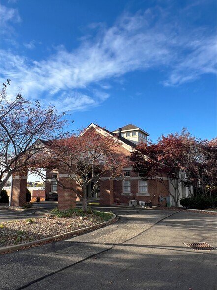 More Photos Of 7951 Pittsburg Ave NW, Canton Office For Sale