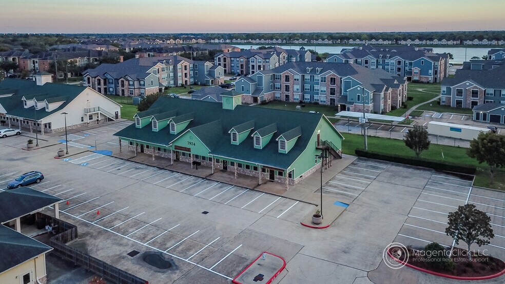 More Photos Of 7918 Broadway St, Pearland Unknown For Lease