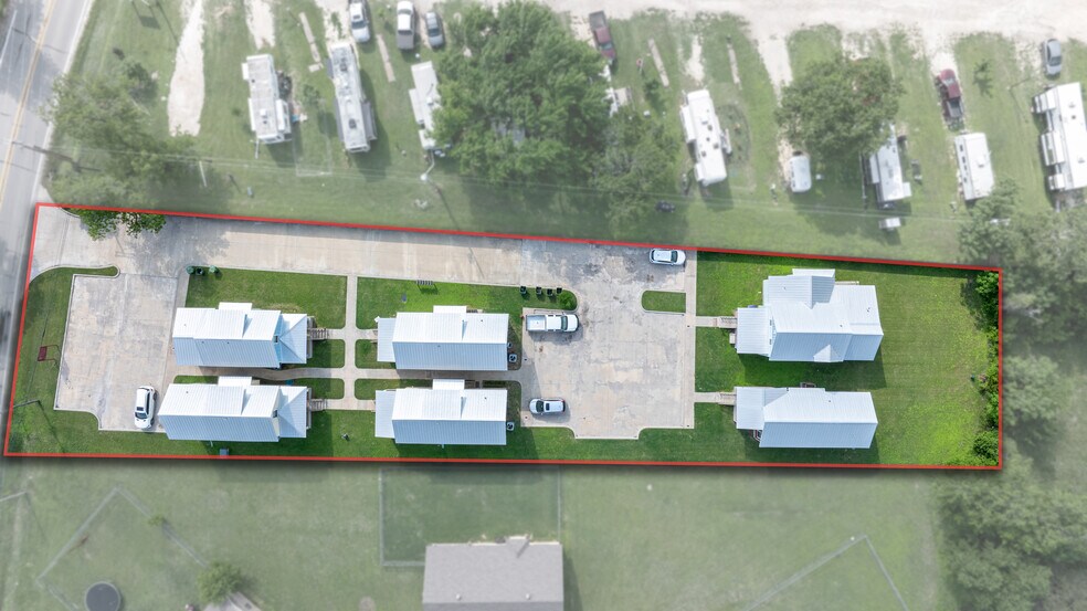 More Photos Of 1804 SW Barnard St, Glen Rose Apartments For Sale