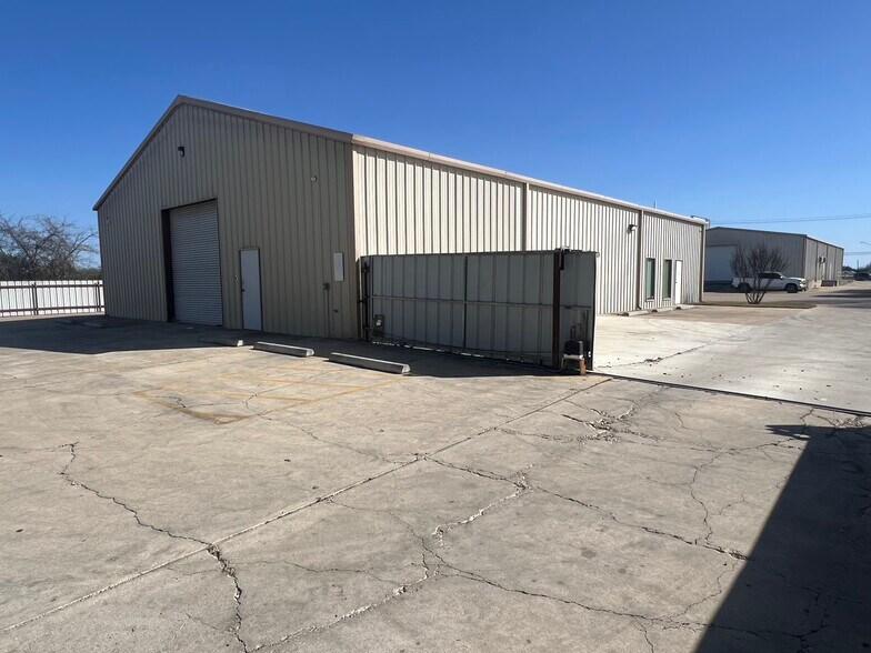 More Photos Of 1503 W Stan Schlueter Loop, Killeen Industrial For Lease