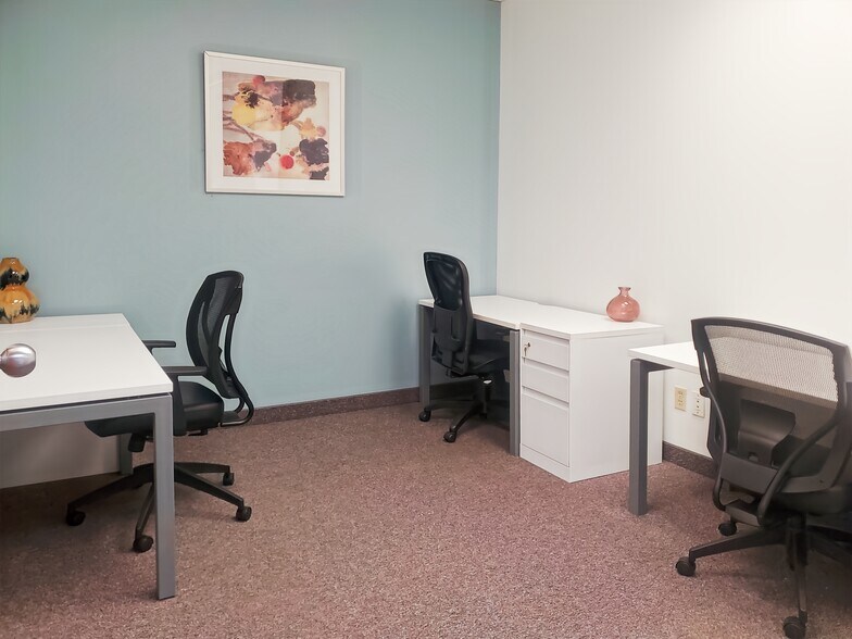 More Photos Of 1155 N Service Rd W, Oakville Coworking Space