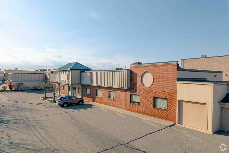 More Photos Of 61 Parkhurst Rd, Chelmsford Freestanding For Sale