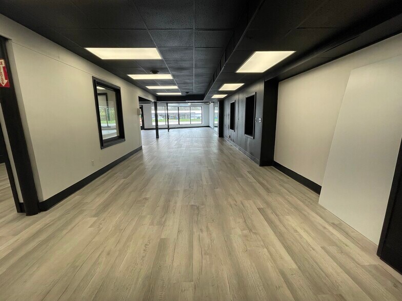 More Photos Of 3145 S Madison Ave, Indianapolis Office For Lease