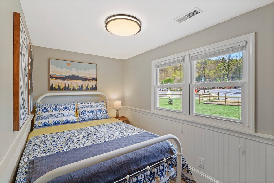 More Photos Of 100 S Railroad Ave, Damascus Apartments For Sale