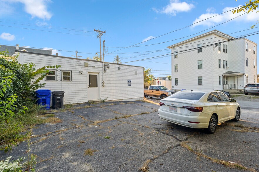 More Photos Of 404 Smithfield Ave, Pawtucket Office For Sale