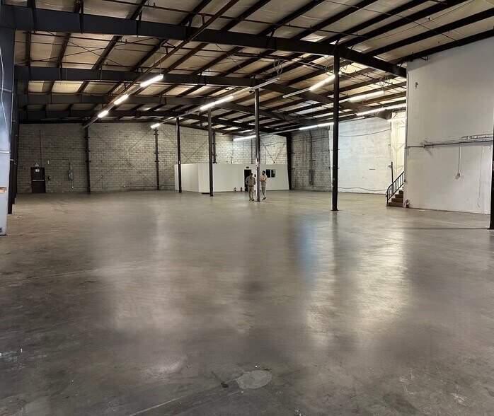 More Photos Of 2101 E 51st St, Vernon Manufacturing For Sale