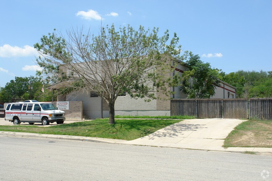 More Photos Of 16131 College Oak Dr, San Antonio Warehouse For Lease