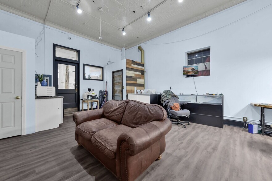 More Photos Of 726-728 N High St, Columbus Storefront Retail Residential For Lease