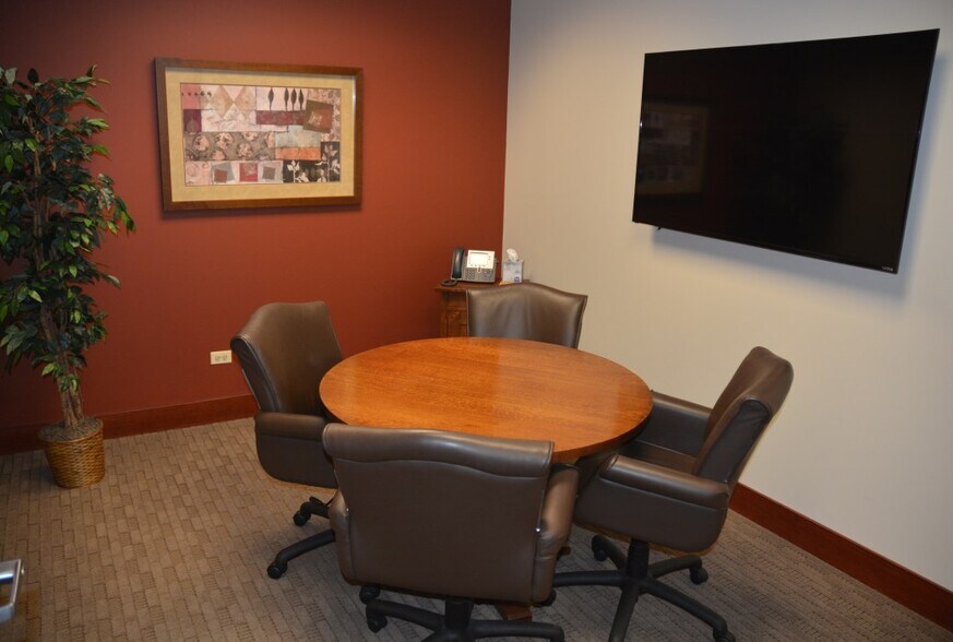 More Photos Of 1730 Park St, Naperville Office For Sale