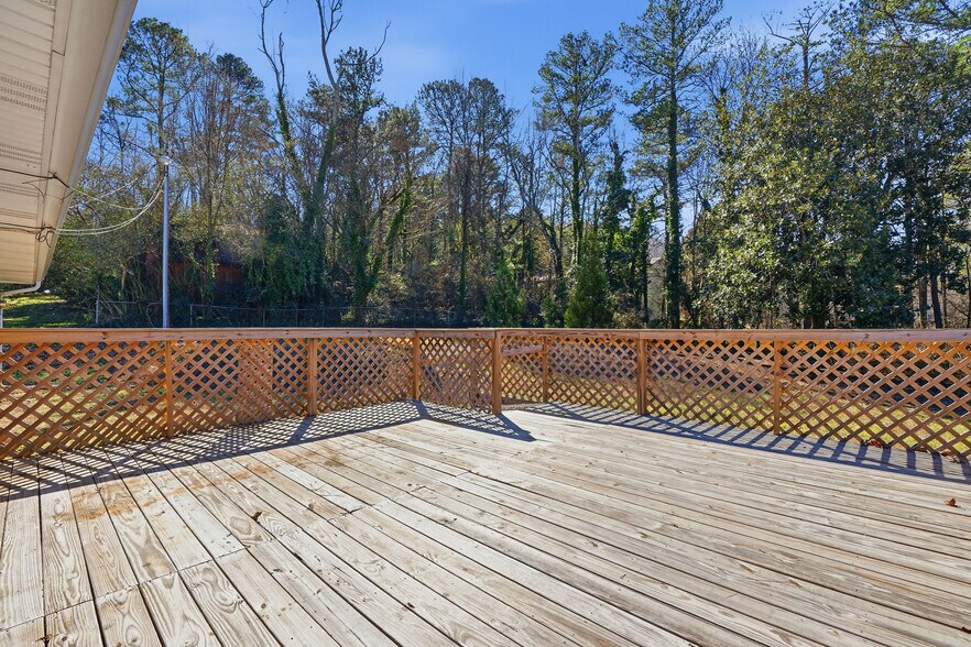 More Photos Of 2239 Scenic Dr, Snellville Office For Sale