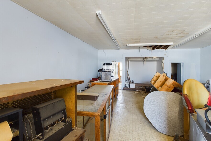More Photos Of 213and 233 Main st, Roy Restaurant For Sale