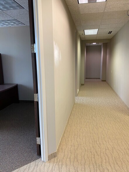 More Photos Of 941 Hillwind Rd NE, Minneapolis Medical For Lease