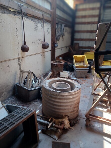 More Photos Of 419 S Broad St, Klamath Falls Light Distribution For Sale