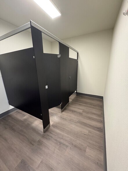 More Photos Of 1385 Pama Ln, Las Vegas Warehouse For Lease