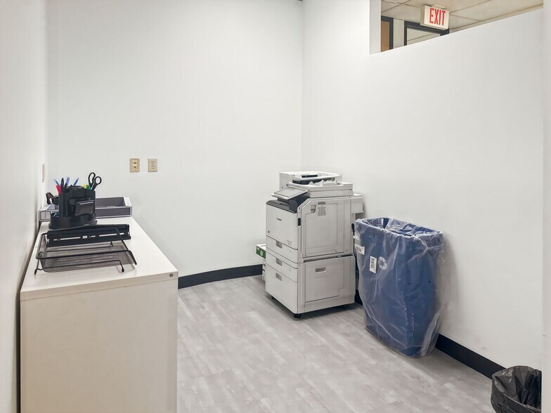 More Photos Of 2014 W Pinhook Rd, Lafayette Coworking Space