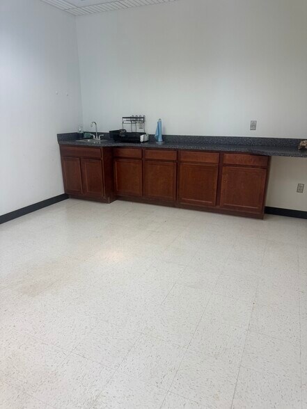 More Photos Of 111 Roberts St, East Hartford Industrial For Lease