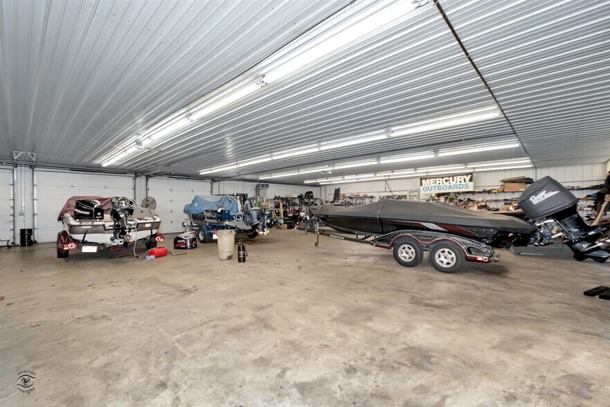 More Photos Of 879 Bedford Rd, Morris Showroom For Sale