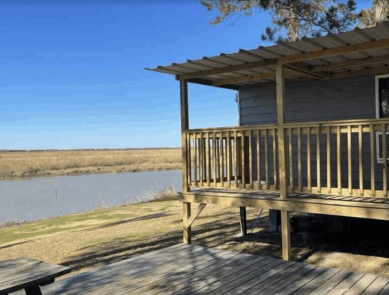 More Photos Of 1512 Main st, Anahuac Trailer Camper Park For Sale