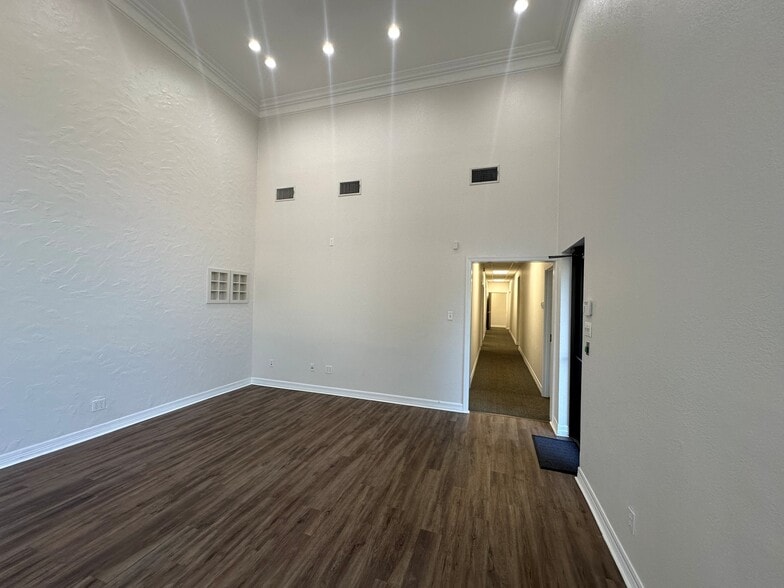 More Photos Of 320 Purcey St, Fort Worth Office For Sale