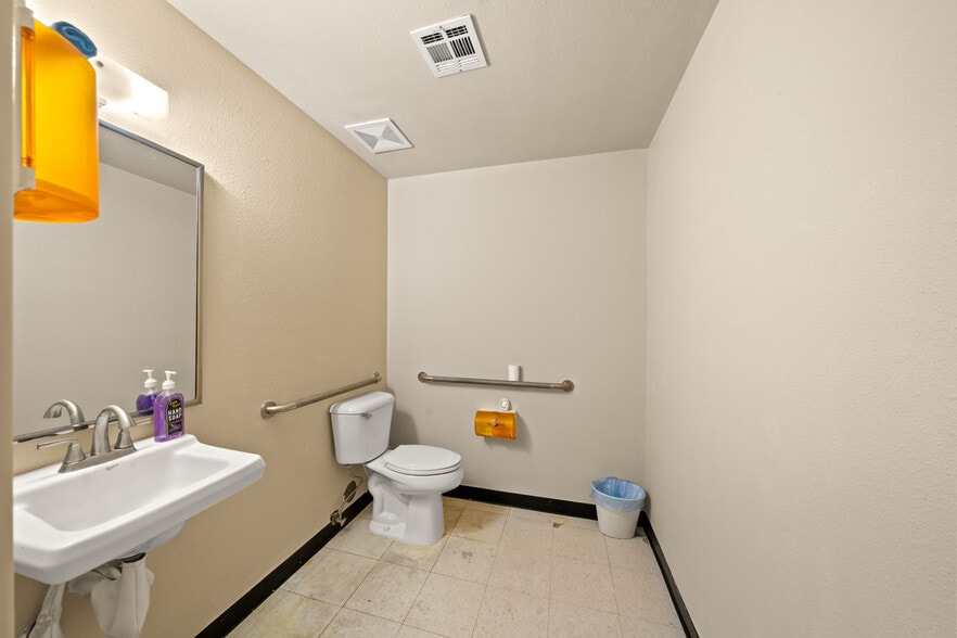 More Photos Of 14696 Montana Ave, El Paso Storefront For Lease