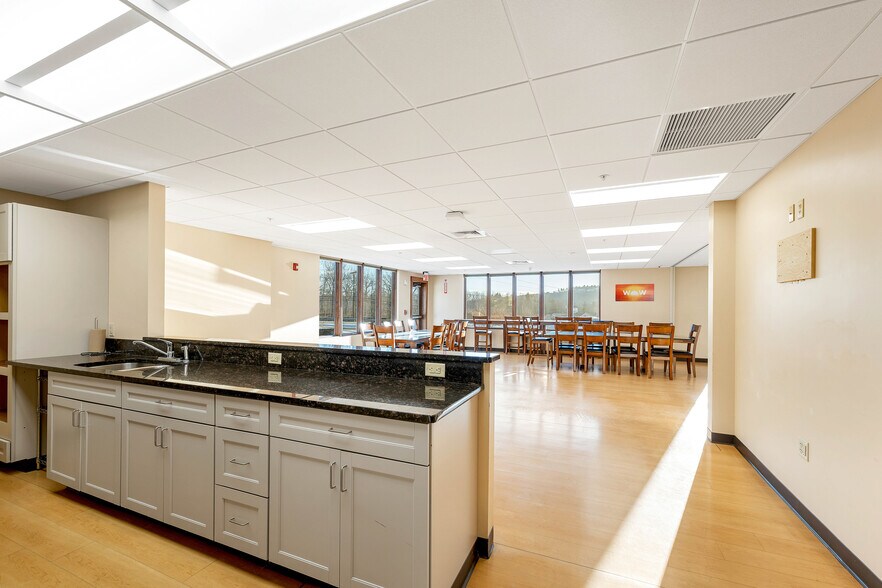 More Photos Of 81 Whittier Hwy, Moultonborough Office For Sale