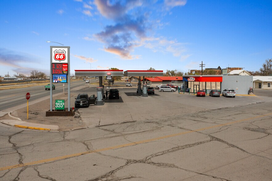 Primary Photo Of 1601 Main St, Alamosa Service Station For Sale