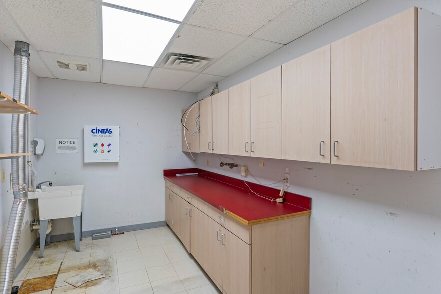 More Photos Of 9380 Forestwood Ln, Manassas Office For Lease