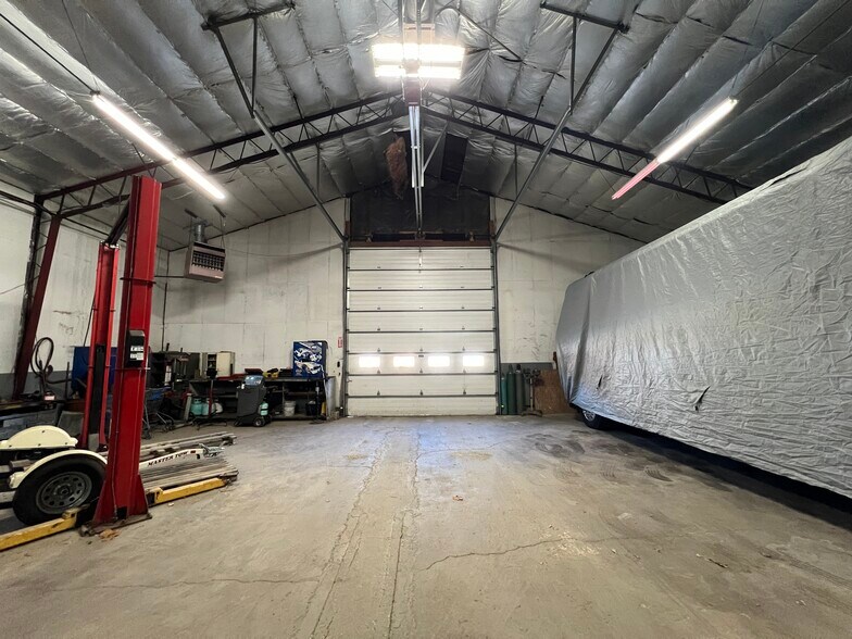 More Photos Of 410 E Chatham St, Metamora Industrial For Sale