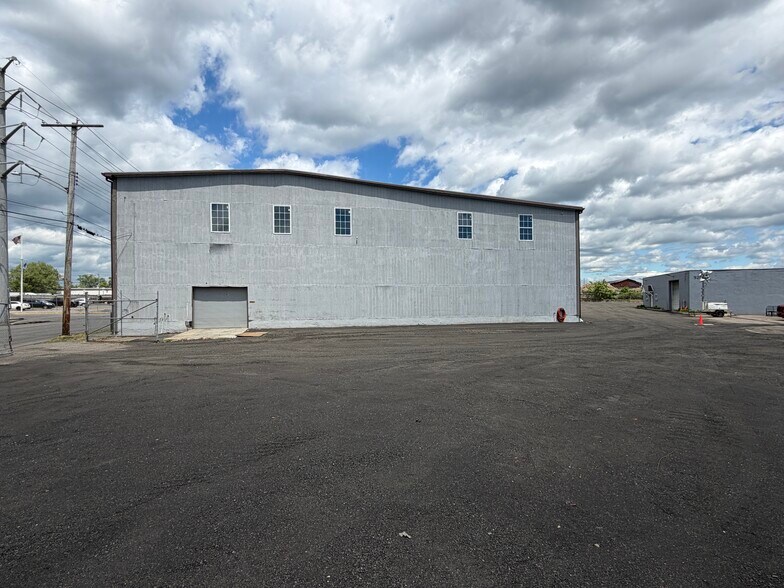 More Photos Of 88 Howard Ave, Bridgeport Warehouse For Lease