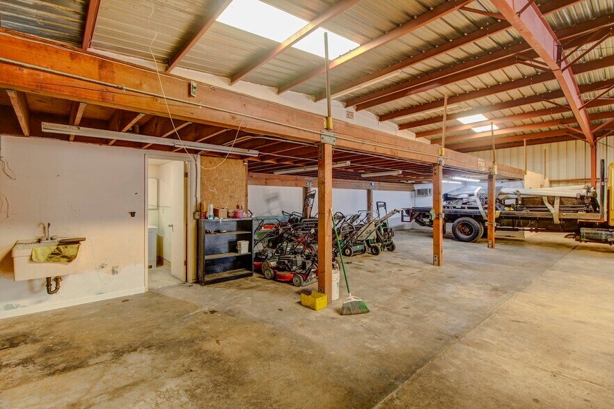 More Photos Of 1116 N Harbor Blvd, Santa Ana Flex For Lease
