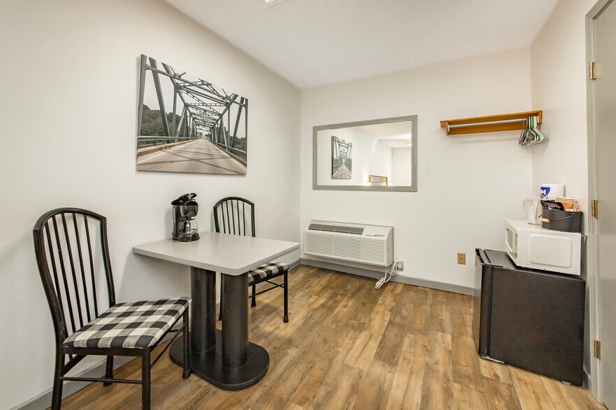 More Photos Of 8546 Edgemont Rd, Greers Ferry Hotel For Sale