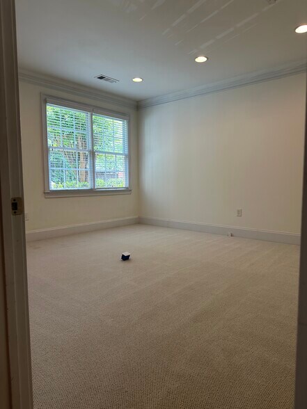 More Photos Of 2255 Sewell Mill Rd NE, Marietta Office For Lease