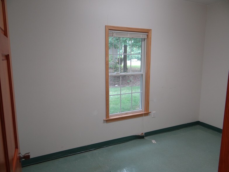 More Photos Of 30537 Potomac Way, Charlotte Hall Office For Lease