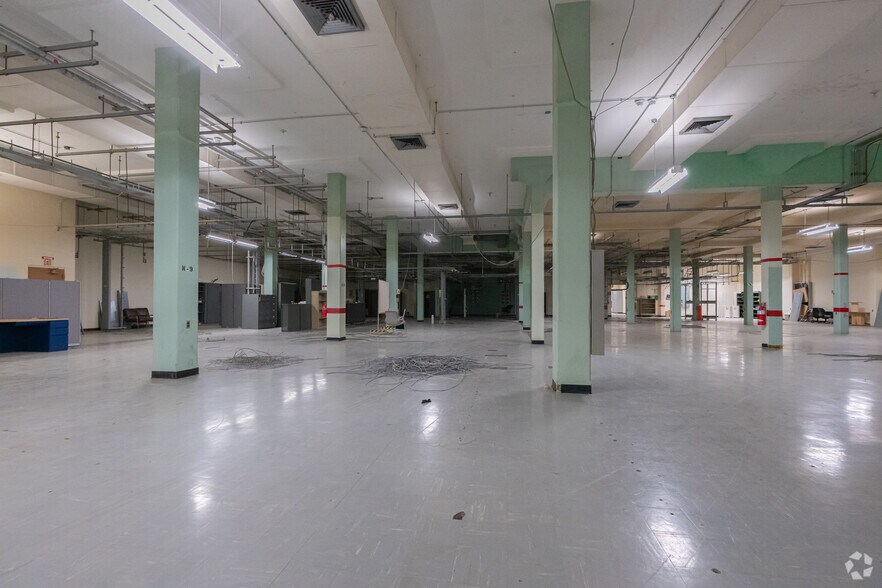 More Photos Of 2869 N 3501st Rd, Seneca Manufacturing For Sale