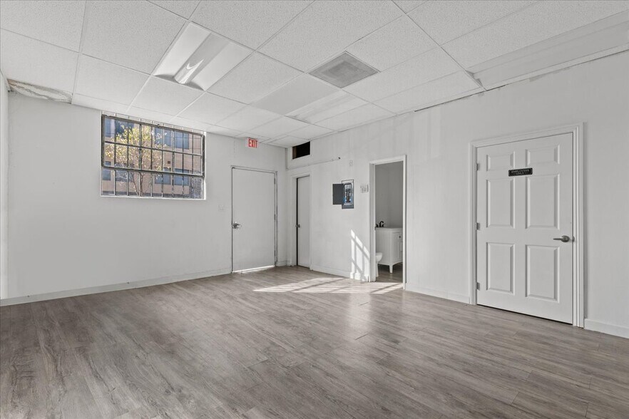 More Photos Of 213-219 S La Brea Ave, Inglewood Storefront For Lease