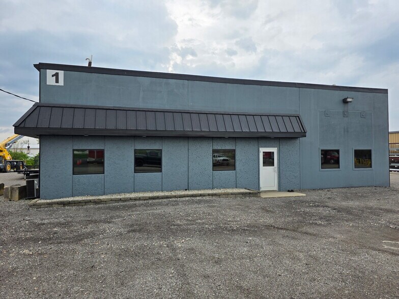 Primary Photo Of 1359 E Hanthorn Rd, Lima Light Distribution For Lease