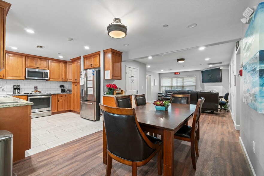 More Photos Of 1930 River Falls Dr, Kingwood Assisted Living For Sale